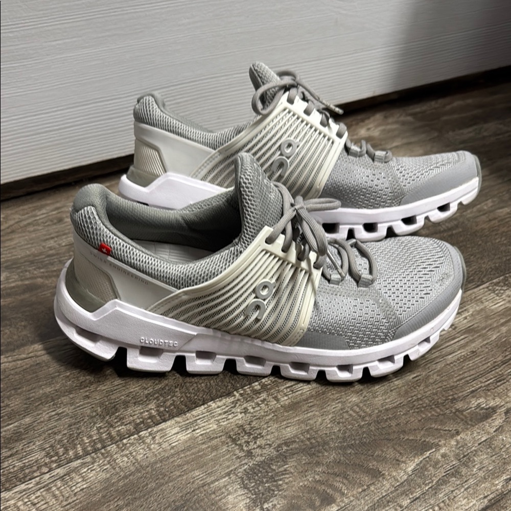 On cloud women's Gray Running Shoes